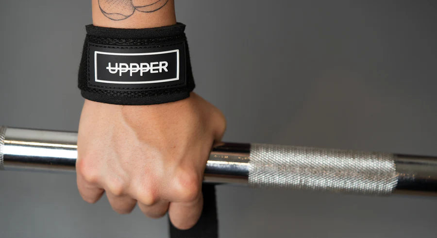 woman using uppper lifting straps